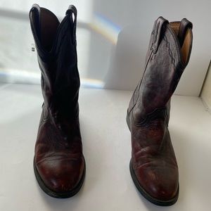 Ariat size 9e red ankle leather boots…..